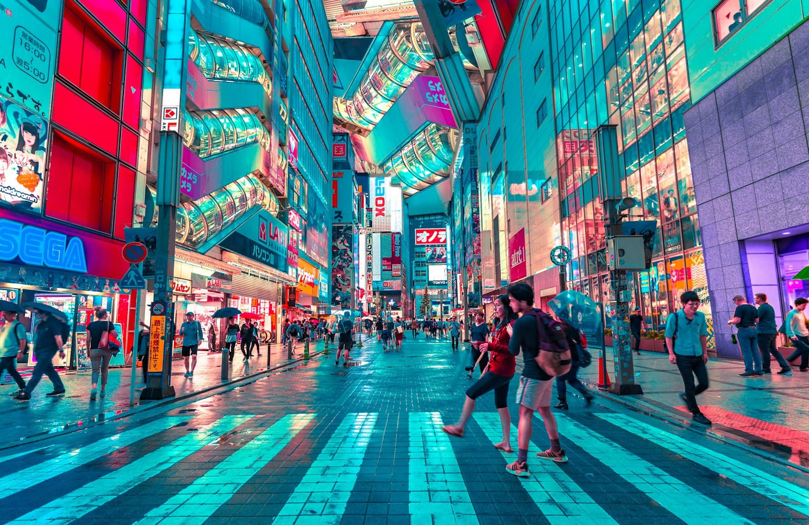 Vista panorámica de Tokio al atardecer con el skyline y las luces de la ciudad