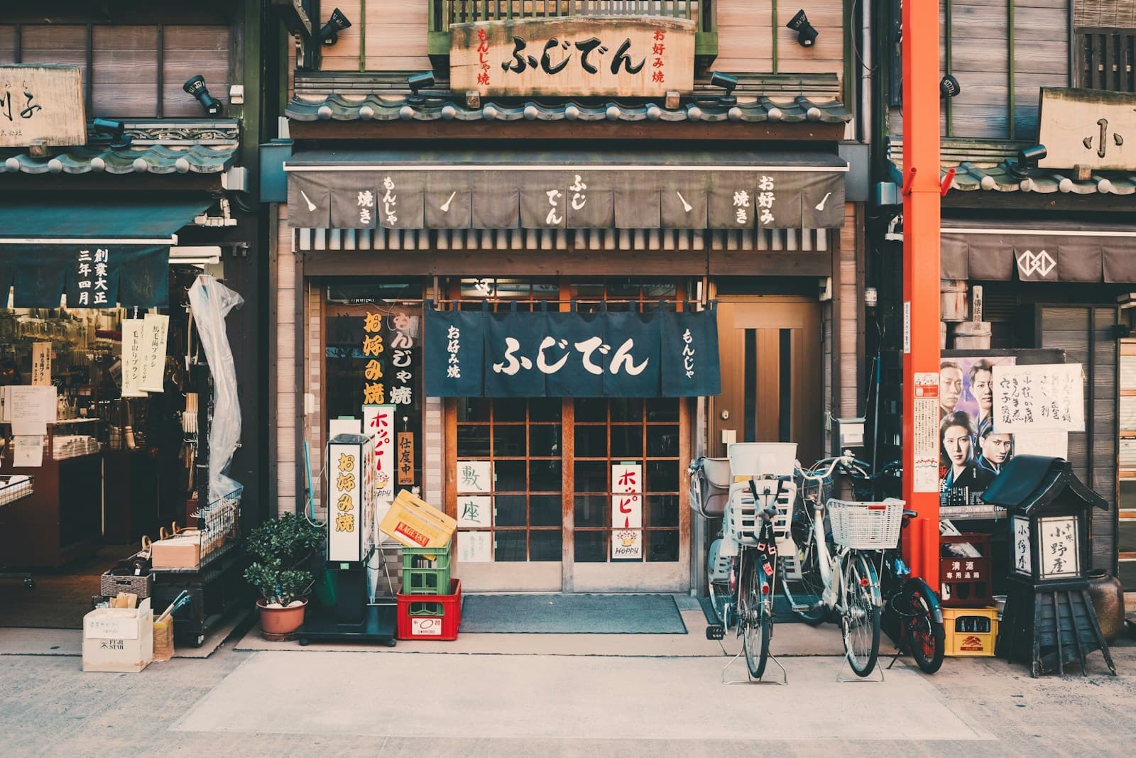 Edificios residenciales en un barrio tranquilo de Japón